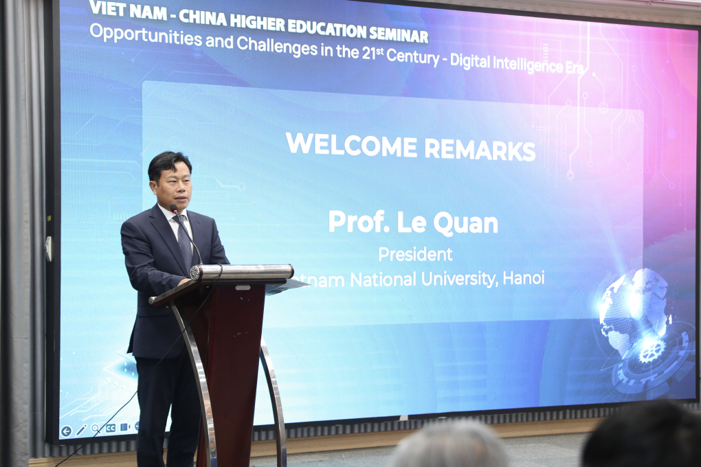 GS Lê Quân phát biểu tại hội thảo quốc tế ngày 1/3 tại Đại học Quốc gia Hà Nội. Ảnh: VNU